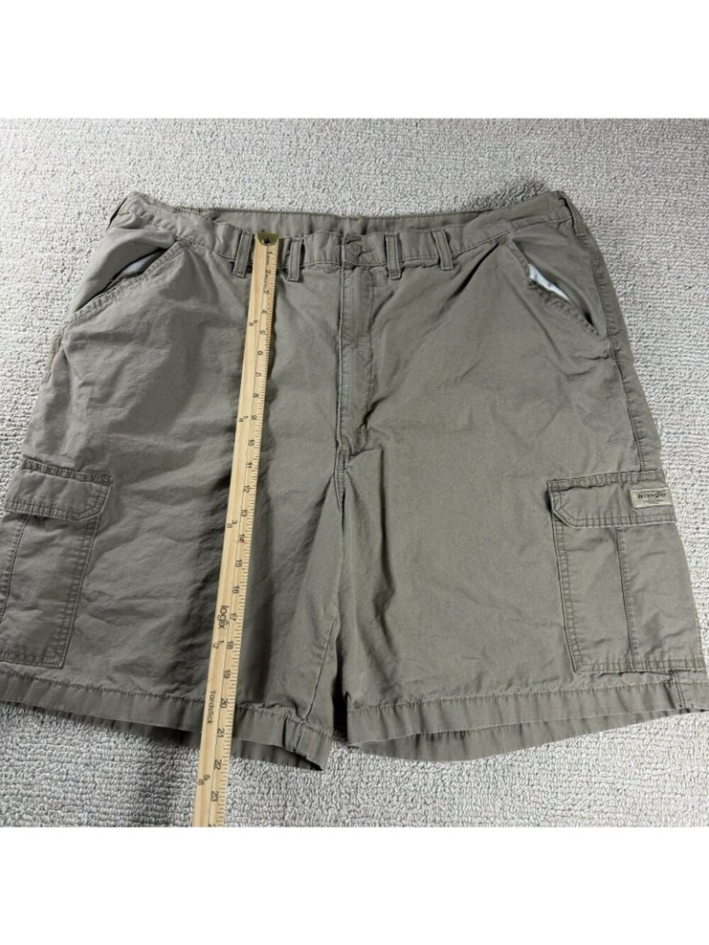 Wrangler Outdoor Fishing Cargo Shorts Beige Men’s Size 46 x 8 - Picture 3 of 5